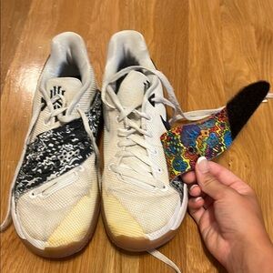 Nike Kyrie 4 low basketball sneakers